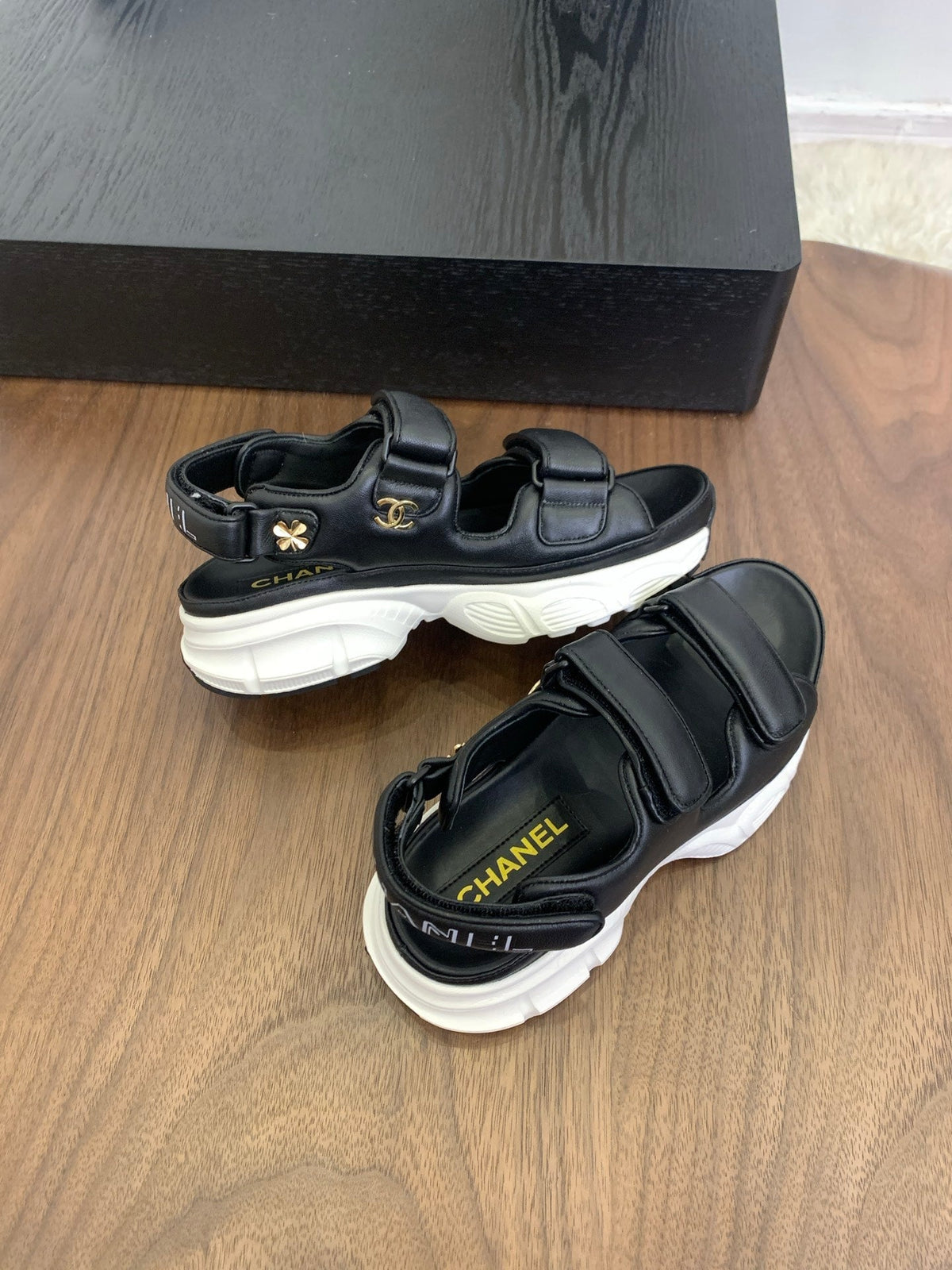 CC Toe Sandals Black With White Leather 299543
