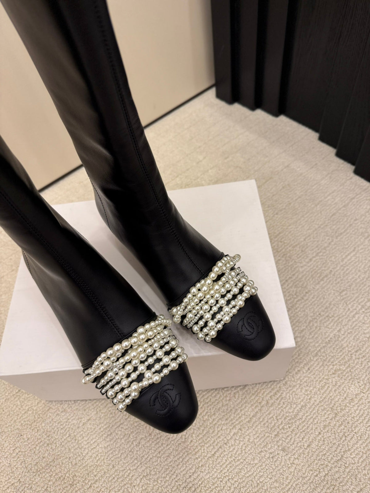 CC 26 Pearl Boot Black Leather 588830