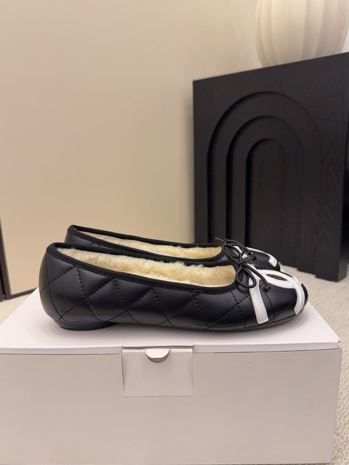CC 26 Shearling Ballet Flat Black Beige White Cowhide Wool 588920