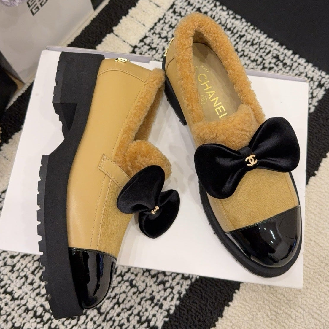 CC 26 Fur-lined Loafer With Bow Black Beige Wool Leather 588824