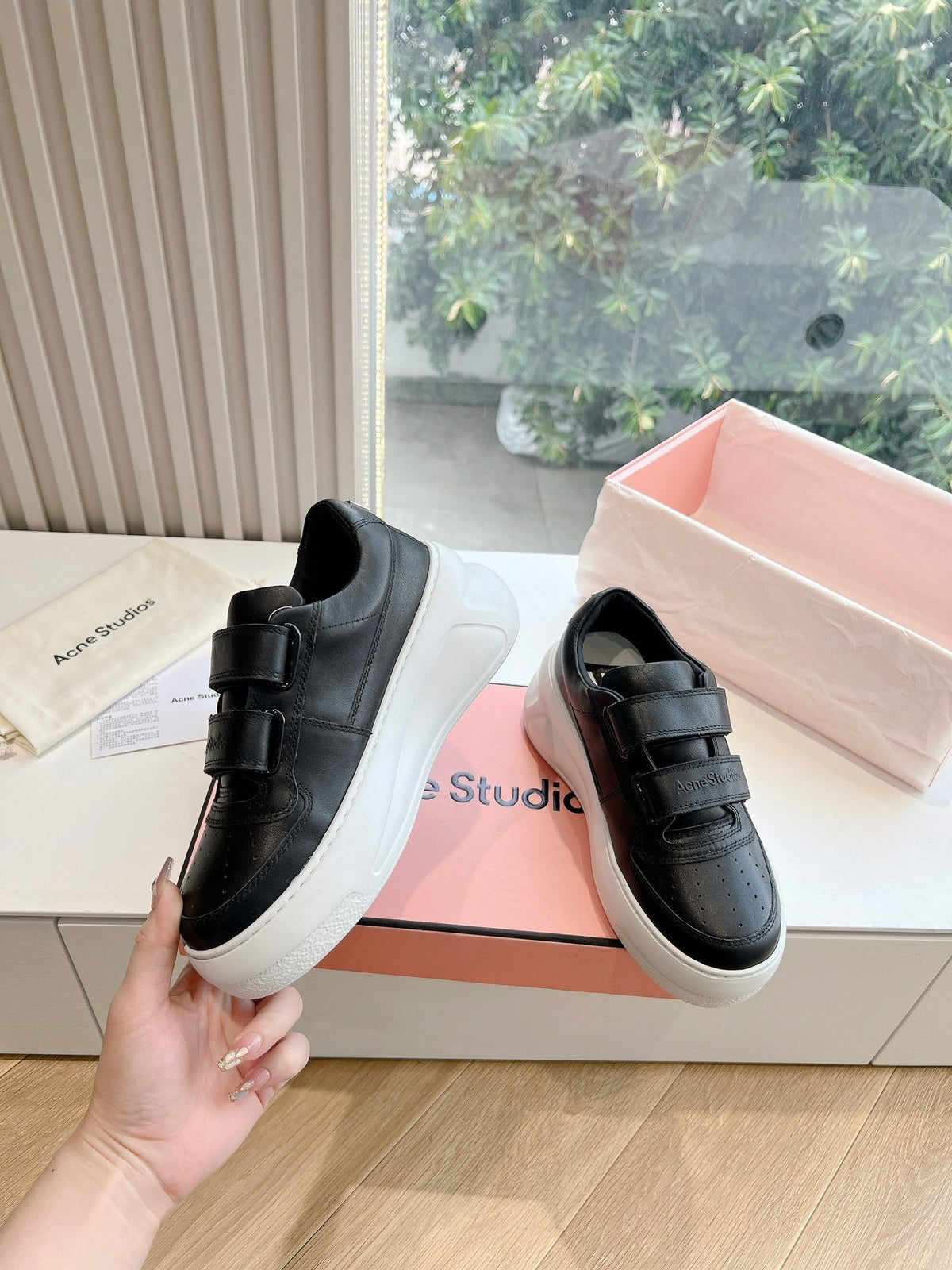 ACNE STUDIO SNEAKER IN BLACK LAMBSKIN