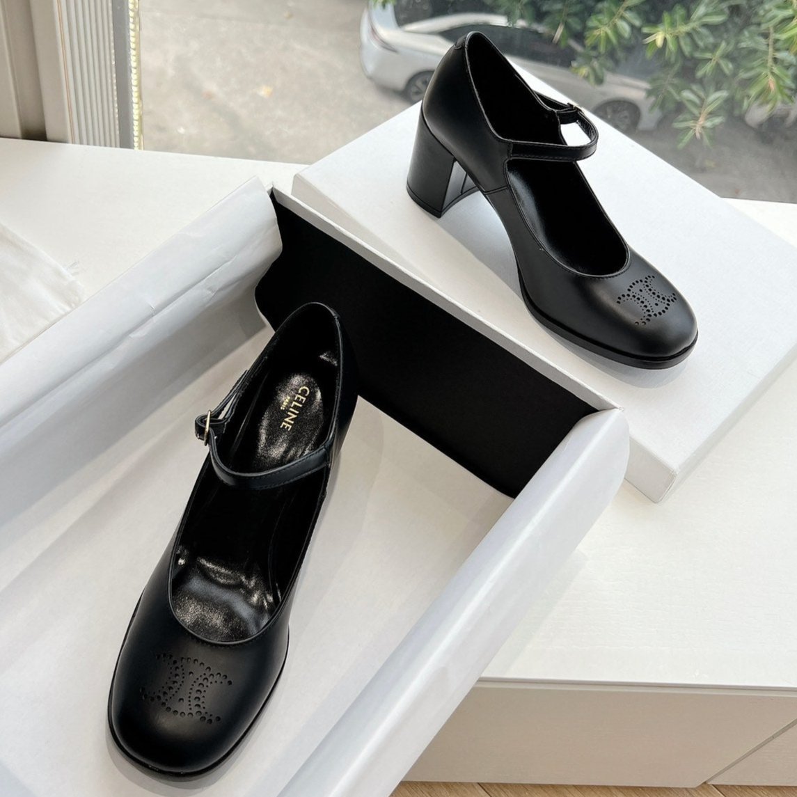 HIGH MARY JANE SHOES IN BLACK CALFSKIN