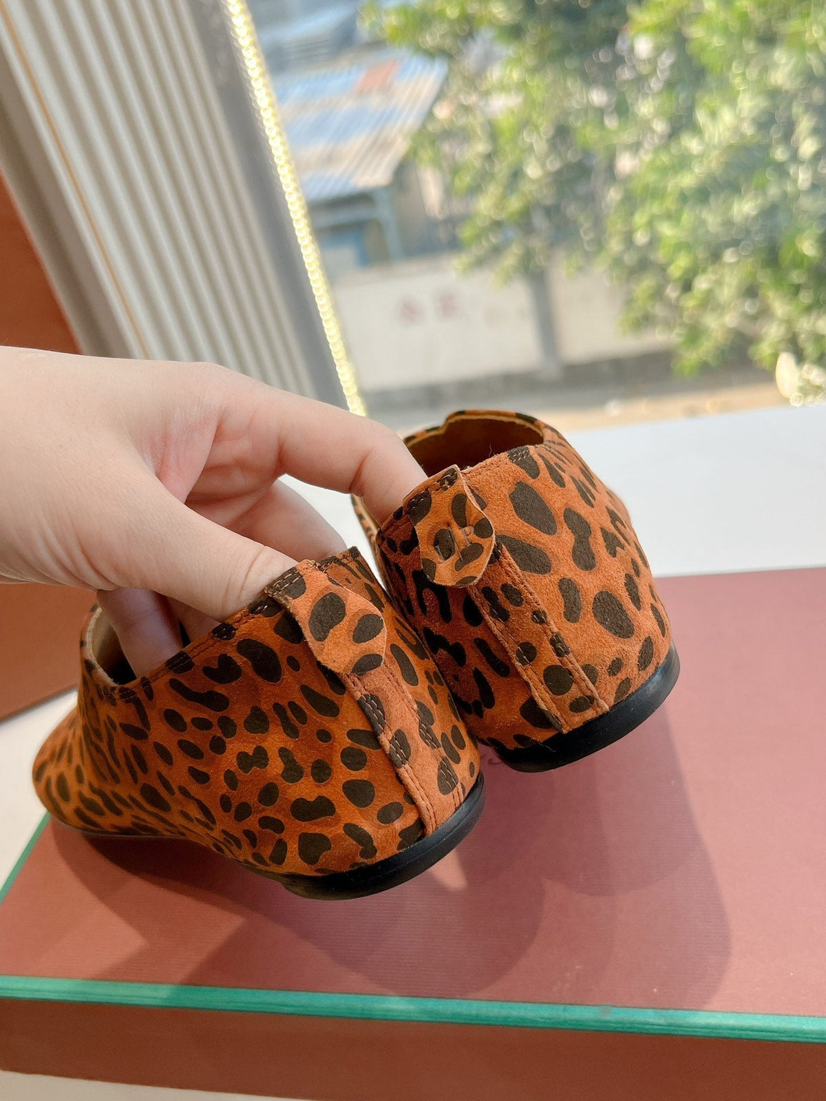 LP Floaty Flat Orange Black Leopard Print Suede 992985