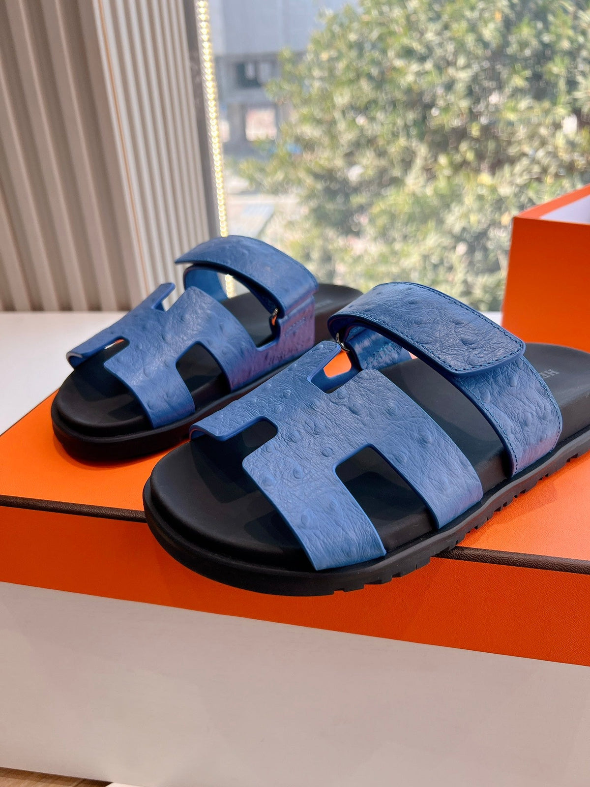 HM Chypre Sandal Demin Blue Ostrich Leather 202805