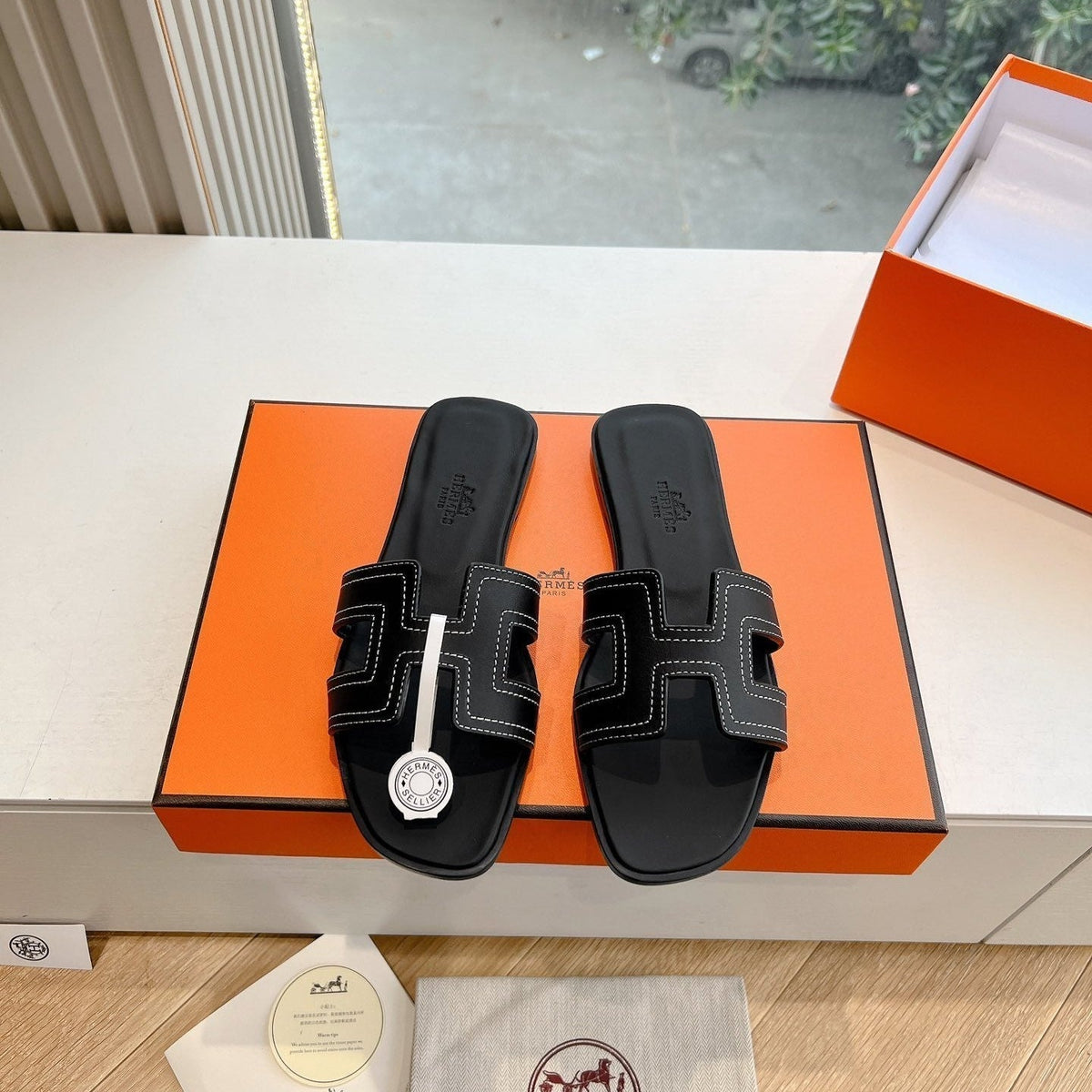 HM 25C Oran sandal Black Leather 202828