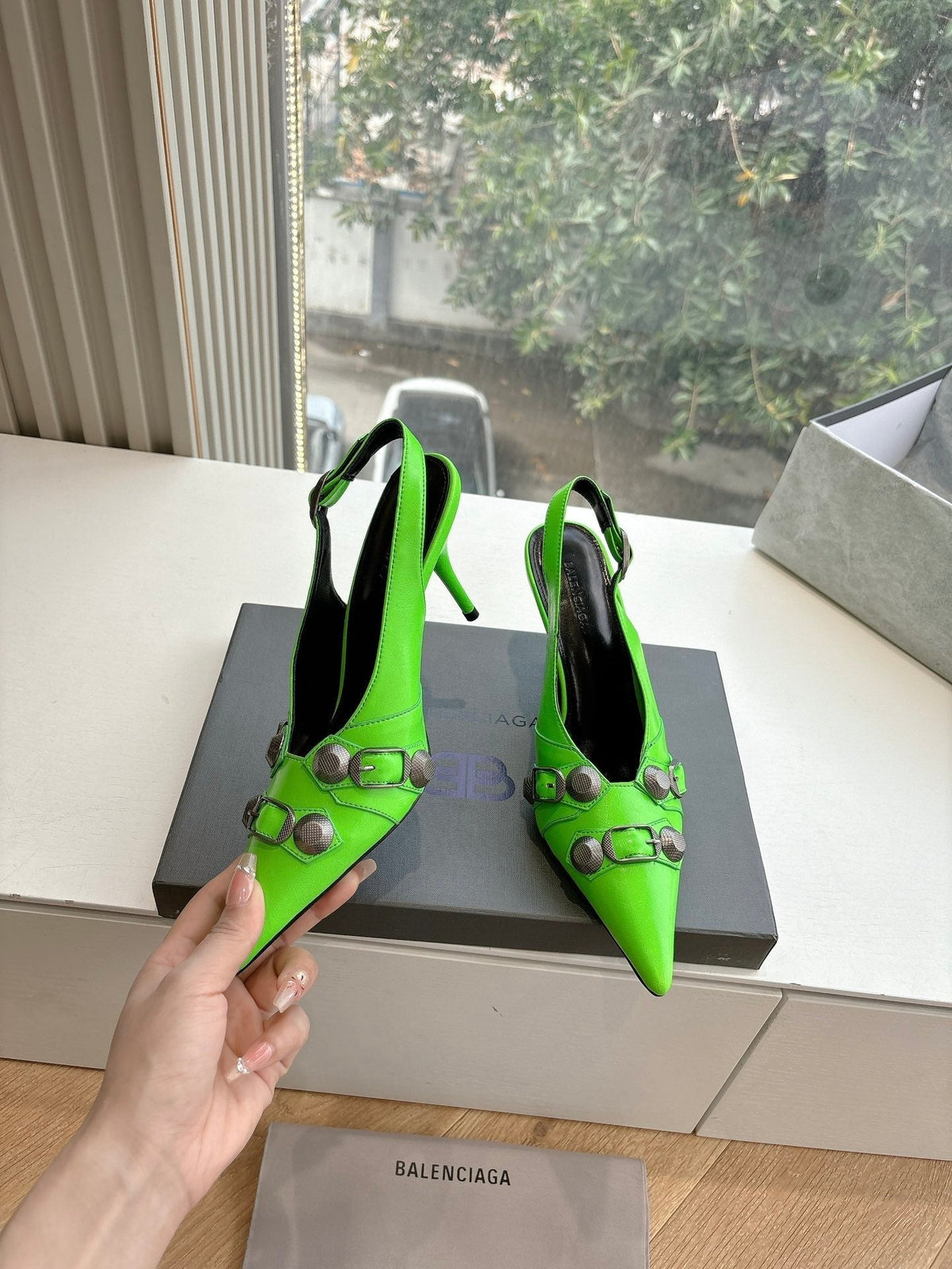 CAGOLE HIGH SLINGBACK IN NEON GREEN GLOSSY CALFSKIN