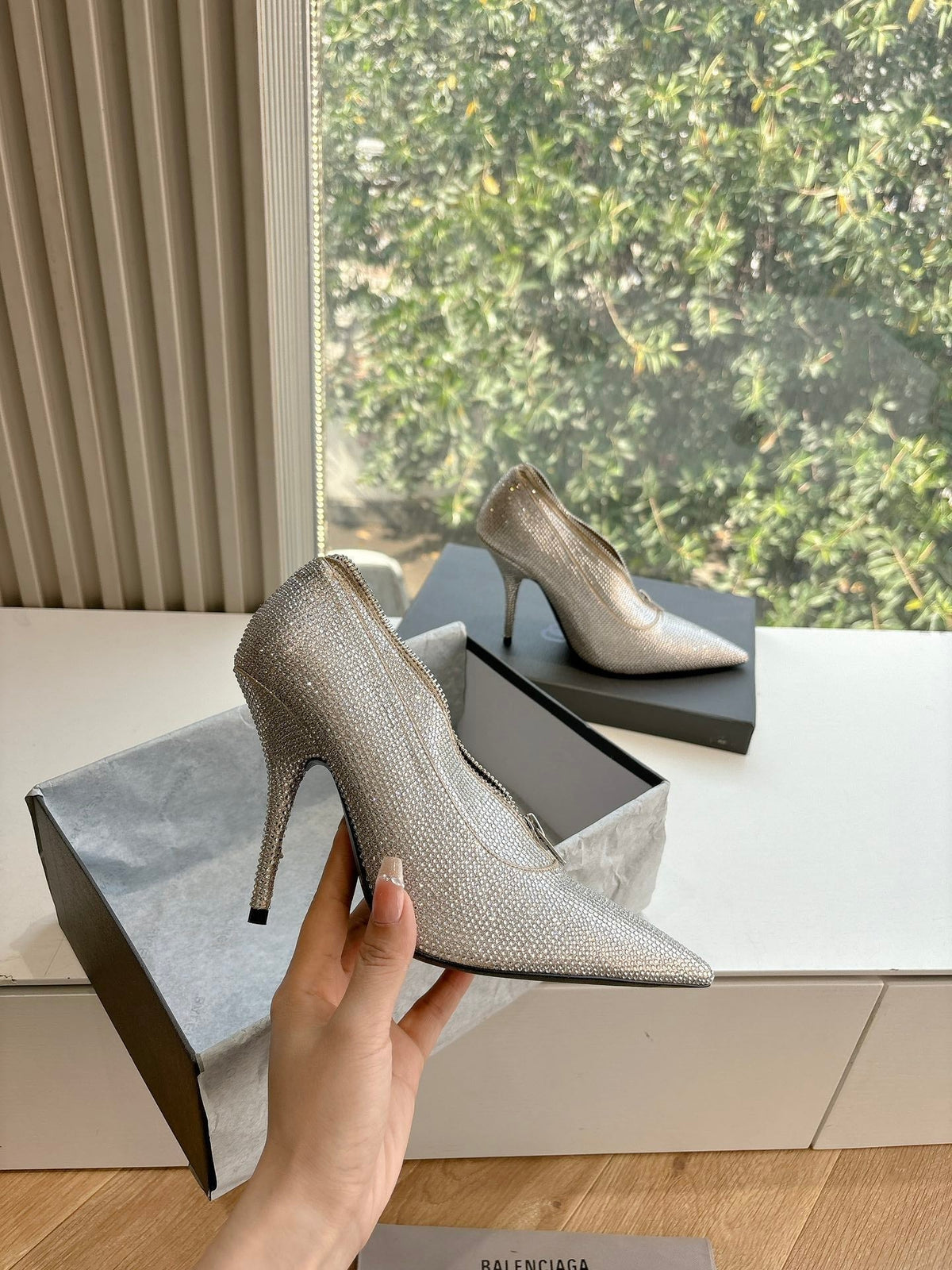 ZIPPER POINTED-TOE HIGH PUMPS IN BEIGE SUEDE ATTACHED SILVER CRYSTAL