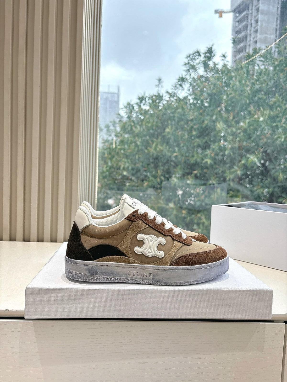 CELINE Sneaker Bronze Suede 285894