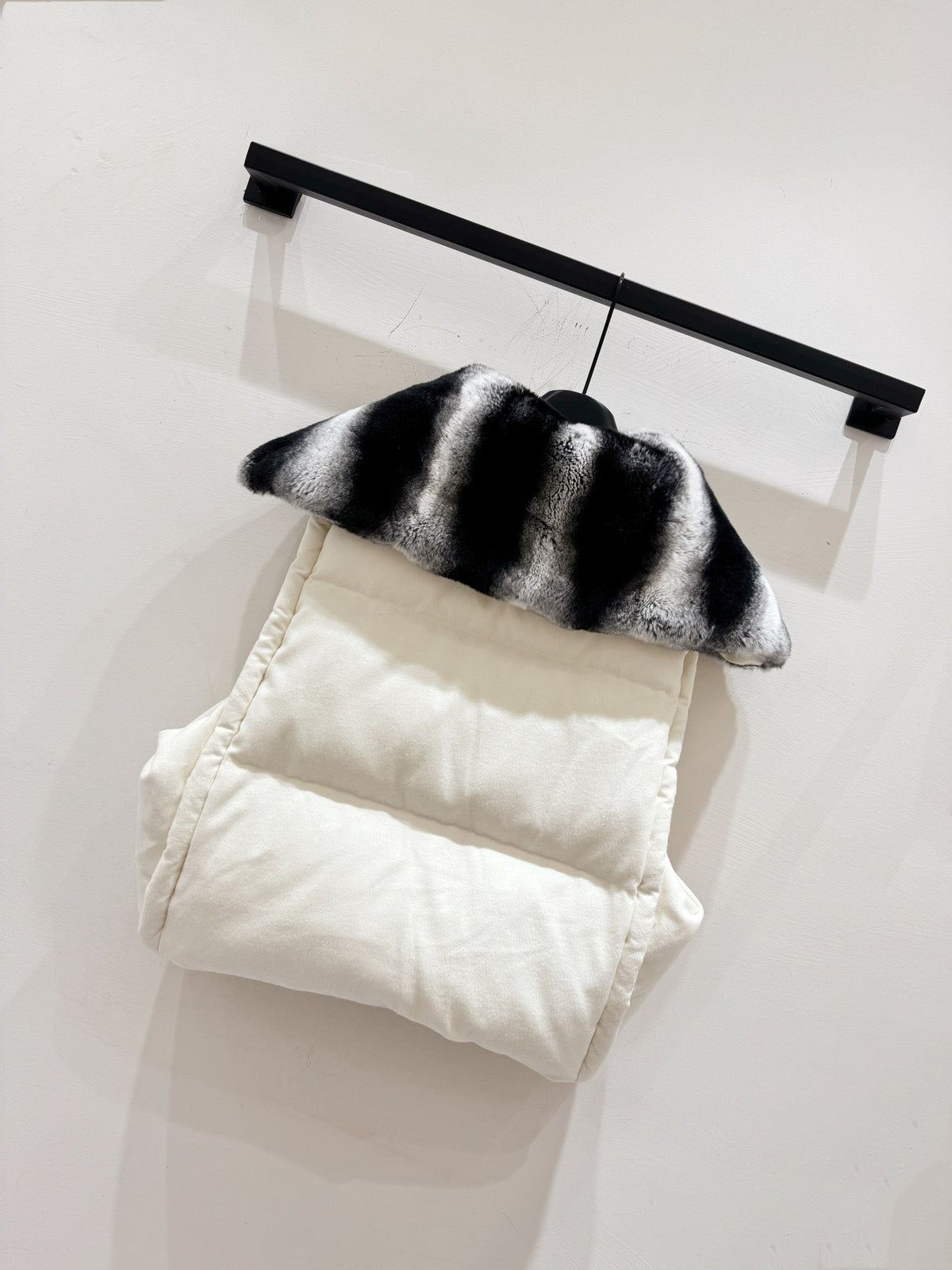 LP 25 Vest White Black  Fur Cashmere Wool 310254