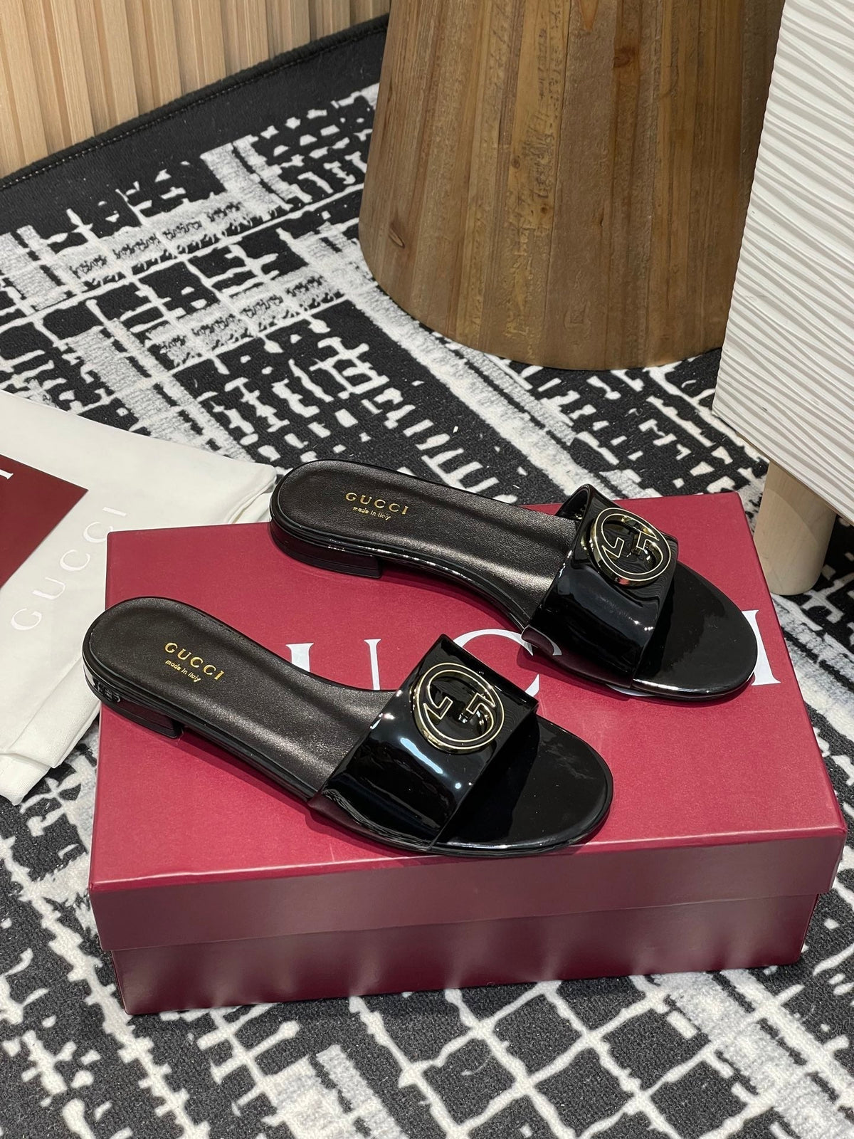 GC 25s flat sandals black patent leather