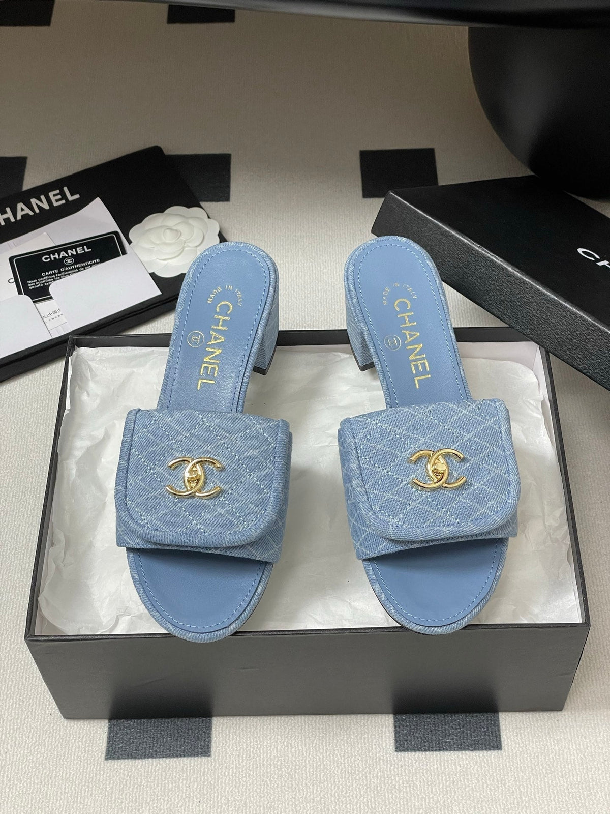 CC 25F Sandal Heel 5cm Quilted