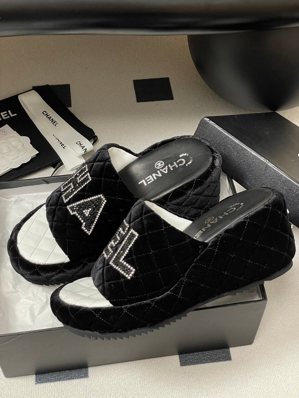CC 25 Platform Slippers Black Velvet Sheepskin 334240