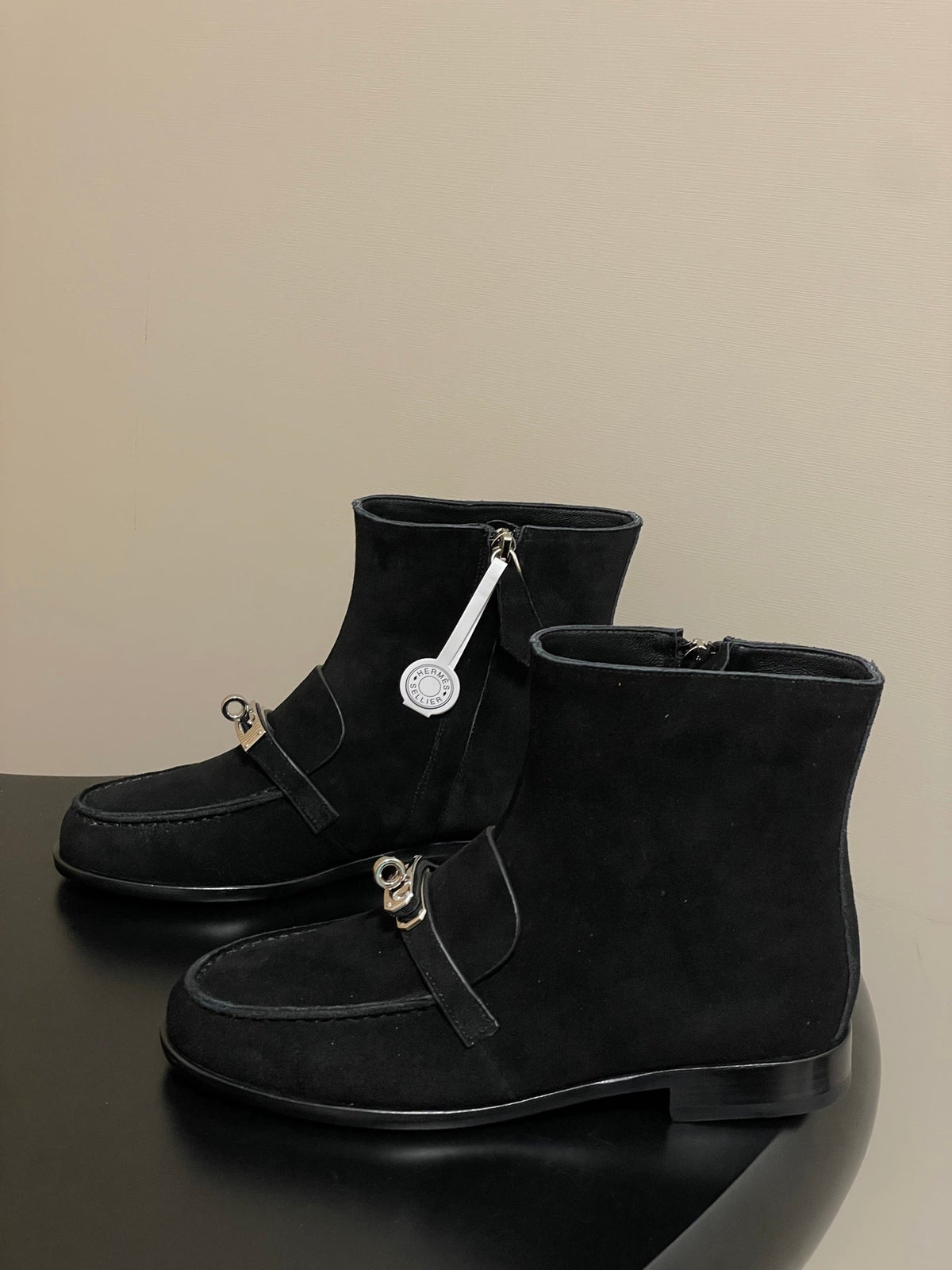 HM  short boots kelly buckle black suede