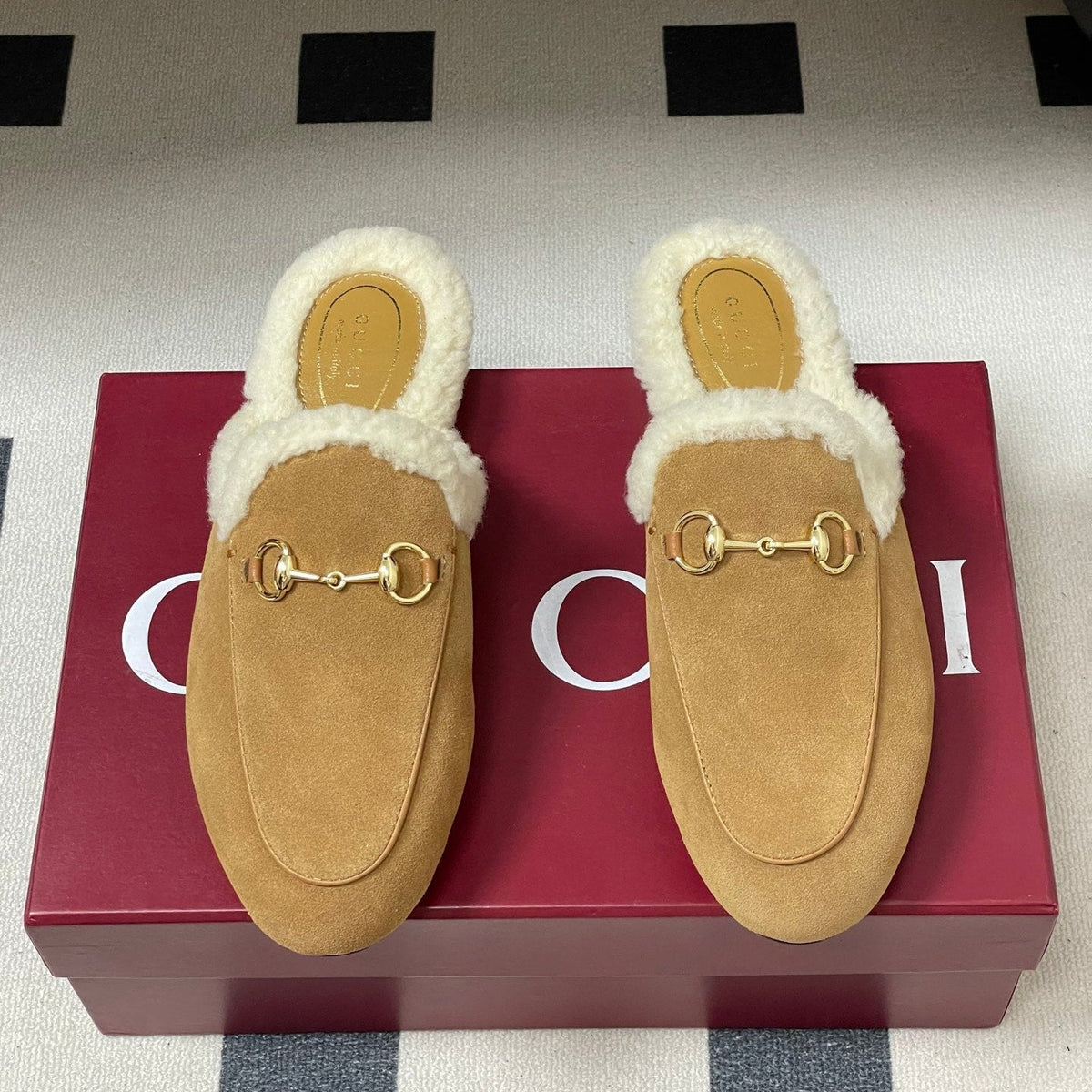 GG horsebit flat mules nude suede and wool 534708