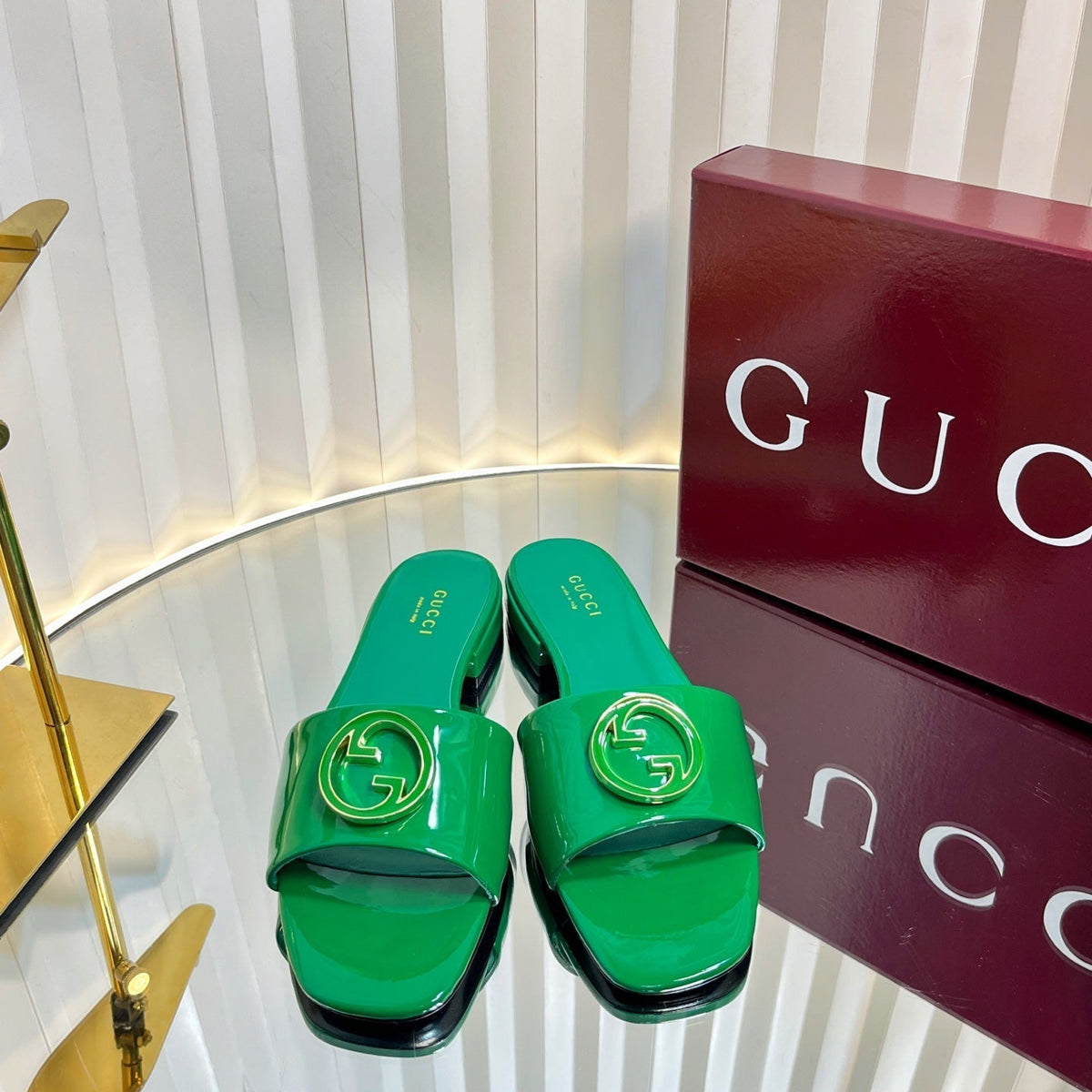 GG 25C Women's Round Interlocking G Sandal Green Patent Leather 234200