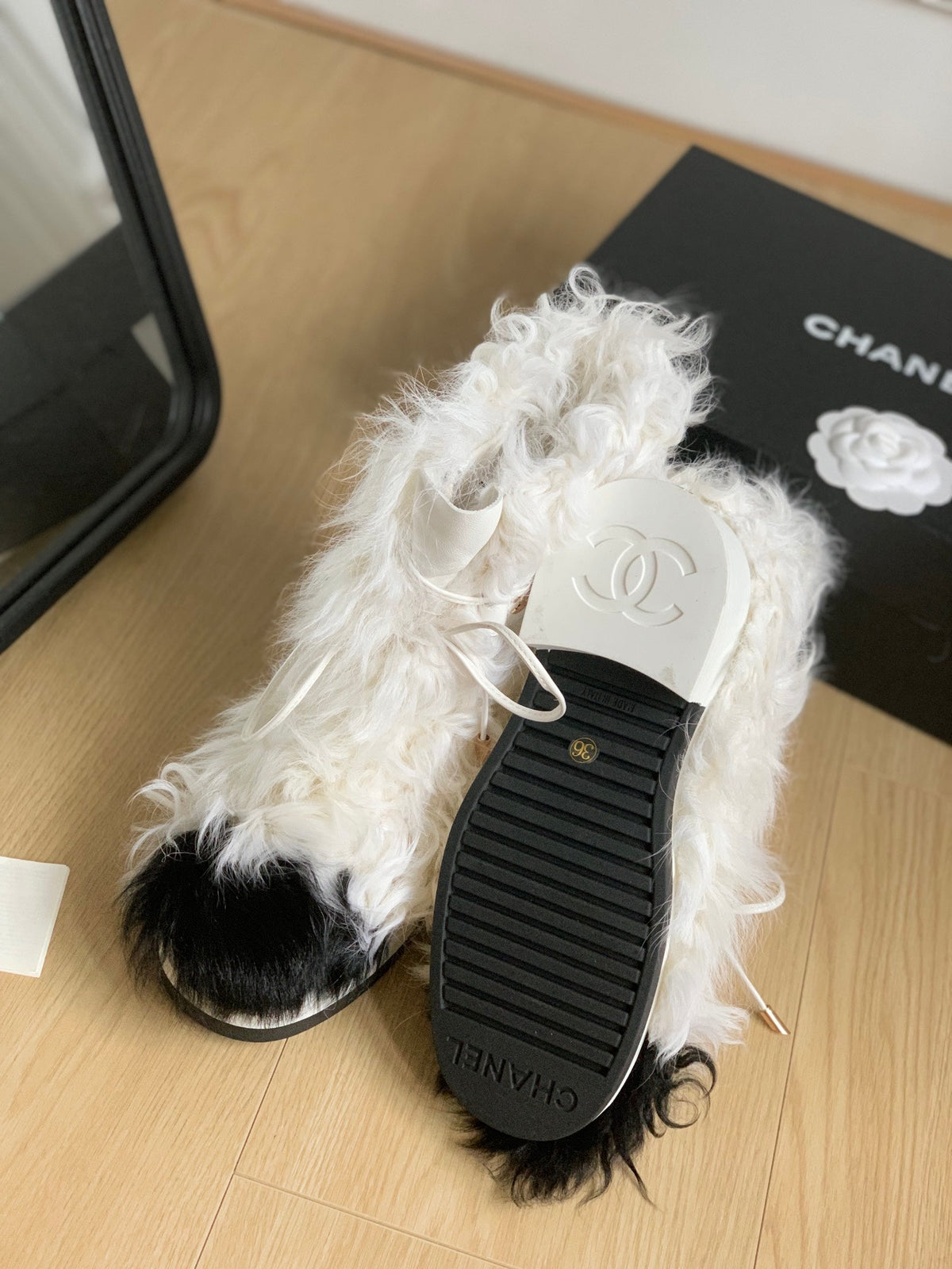 CC ANKLE BOOTS IN WHITE MIX BLACK WOOL FUR