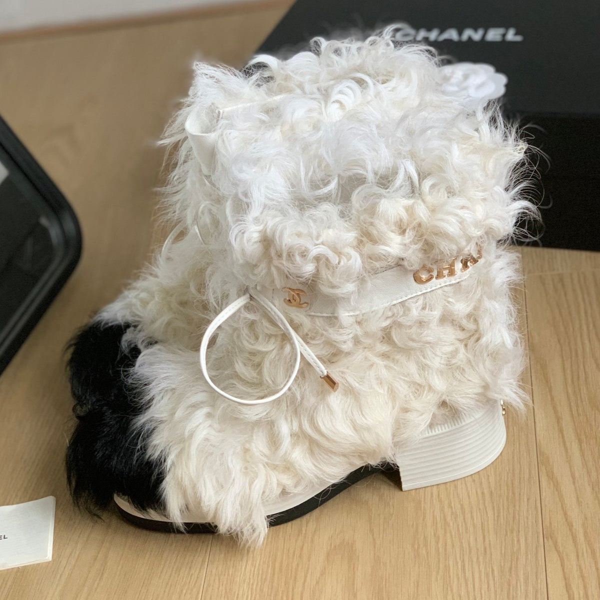 CC ANKLE BOOTS IN WHITE MIX BLACK WOOL FUR