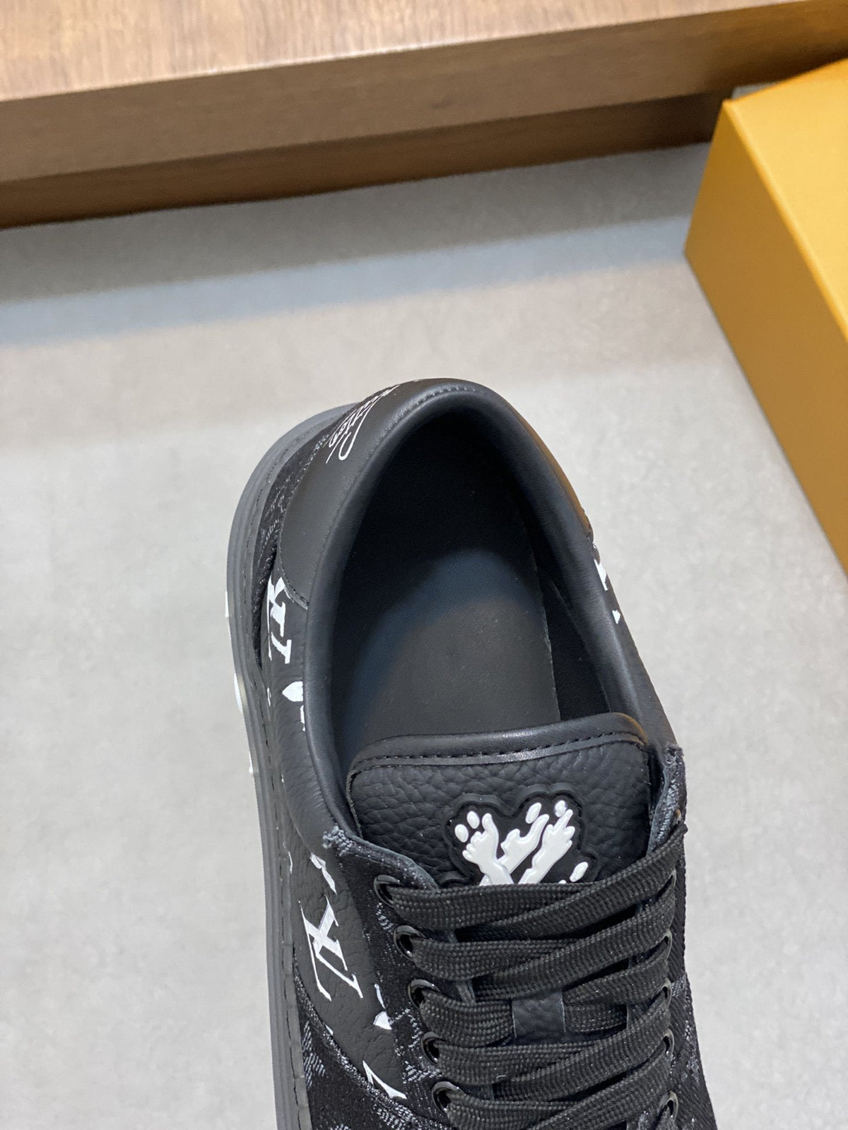 LV MONOGRAM BLACK SNEAKERS
