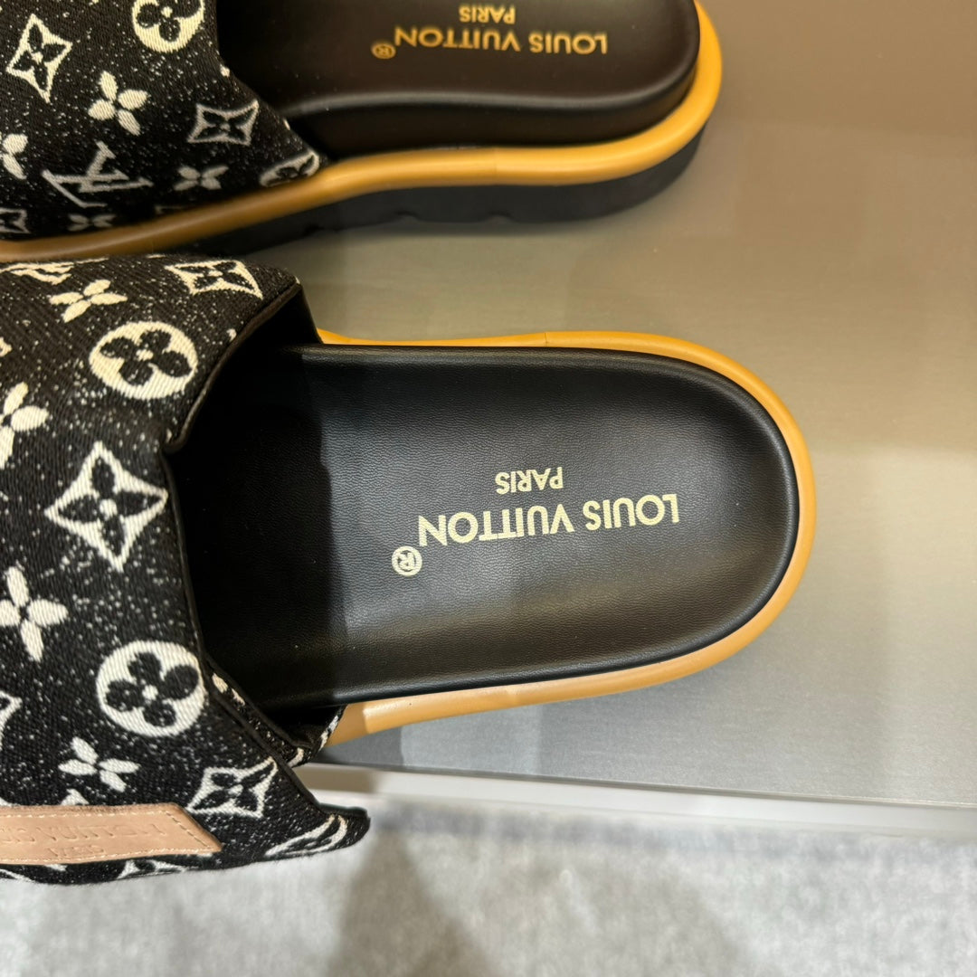 LV VELCRO SLIPPERS IN BLACK MIX WHITE MONOGRAM JACQUARD