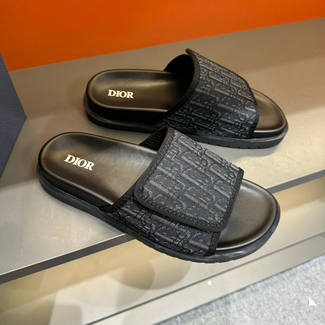 CD VELCRO STRAP SLIPPER BLACK JACQUARD