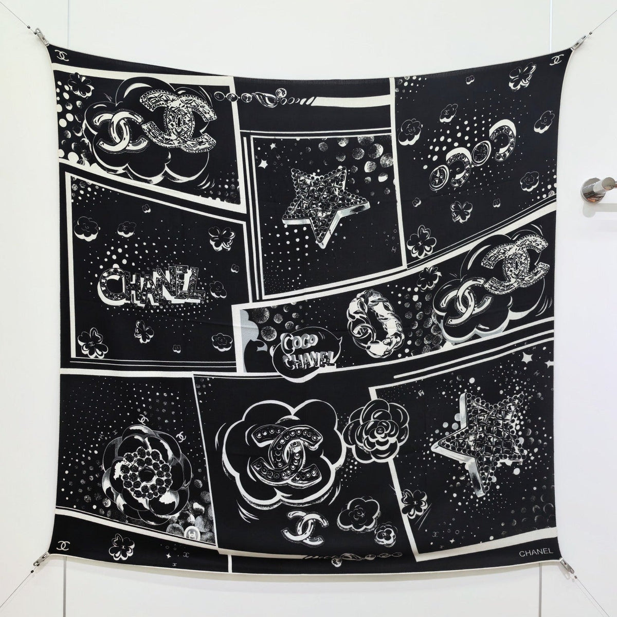 CC 25 Camellia Scarf 140CM Black White Cashmere 293082