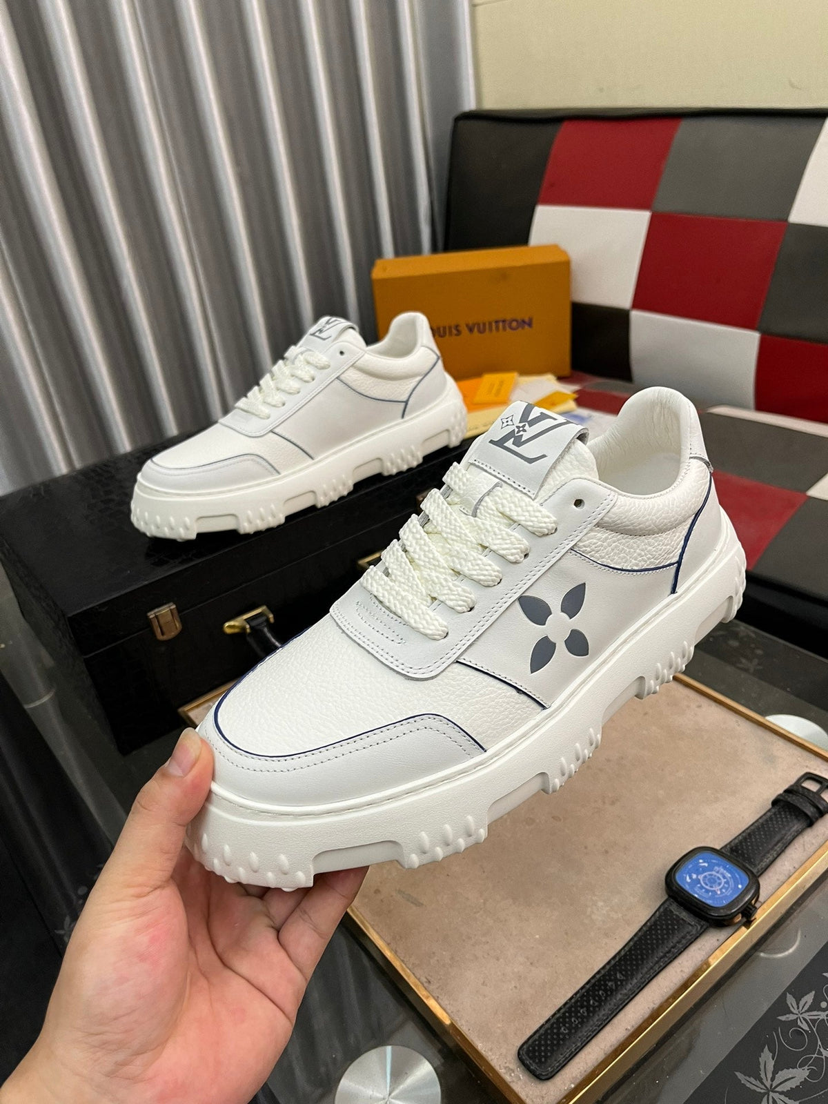 LV SNEAKER WHITE MIX GREY MONOGRAM CALFSKIN