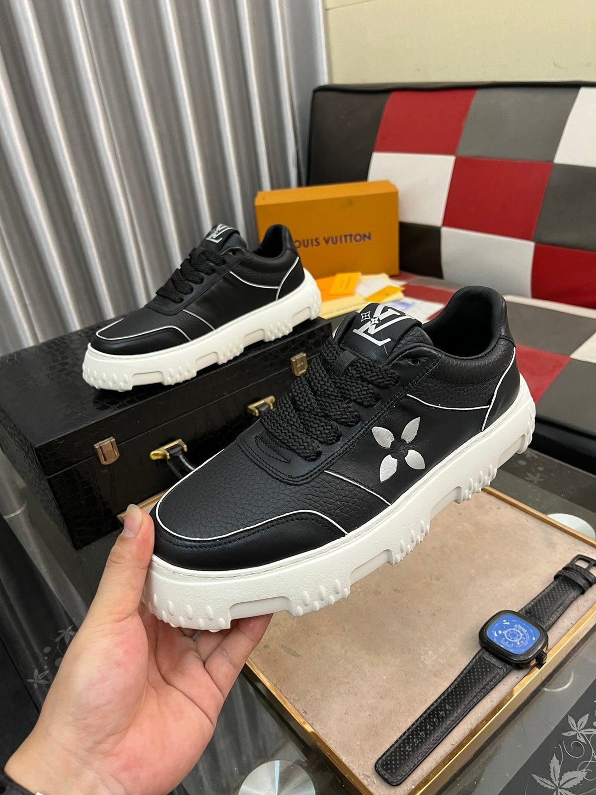 LV SNEAKER BLACK MONOGRAM CALFSKIN