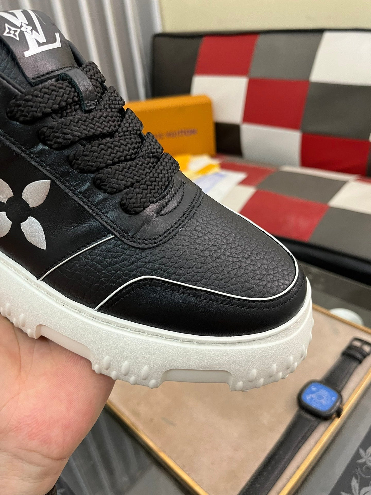 LV SNEAKER BLACK MONOGRAM CALFSKIN