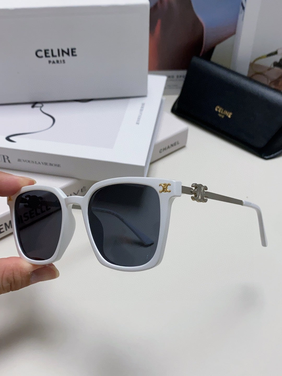 TRIOMPHE SUNGLASS 497817 IN WHITE METAL BLACK LENSES
