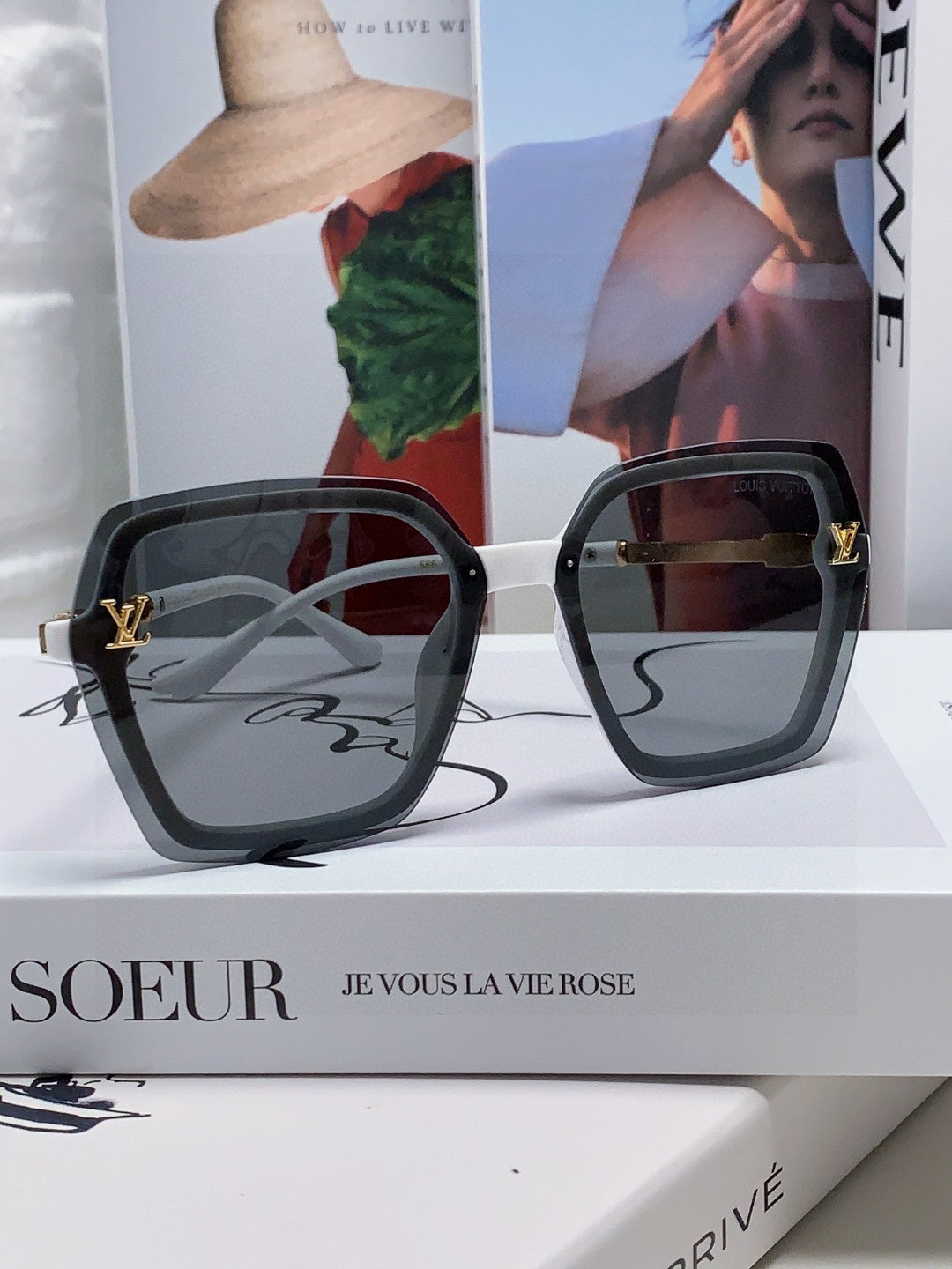 SQUARE SUNGLASSES 581356 IN WHITE ACETATE GREY LENSES