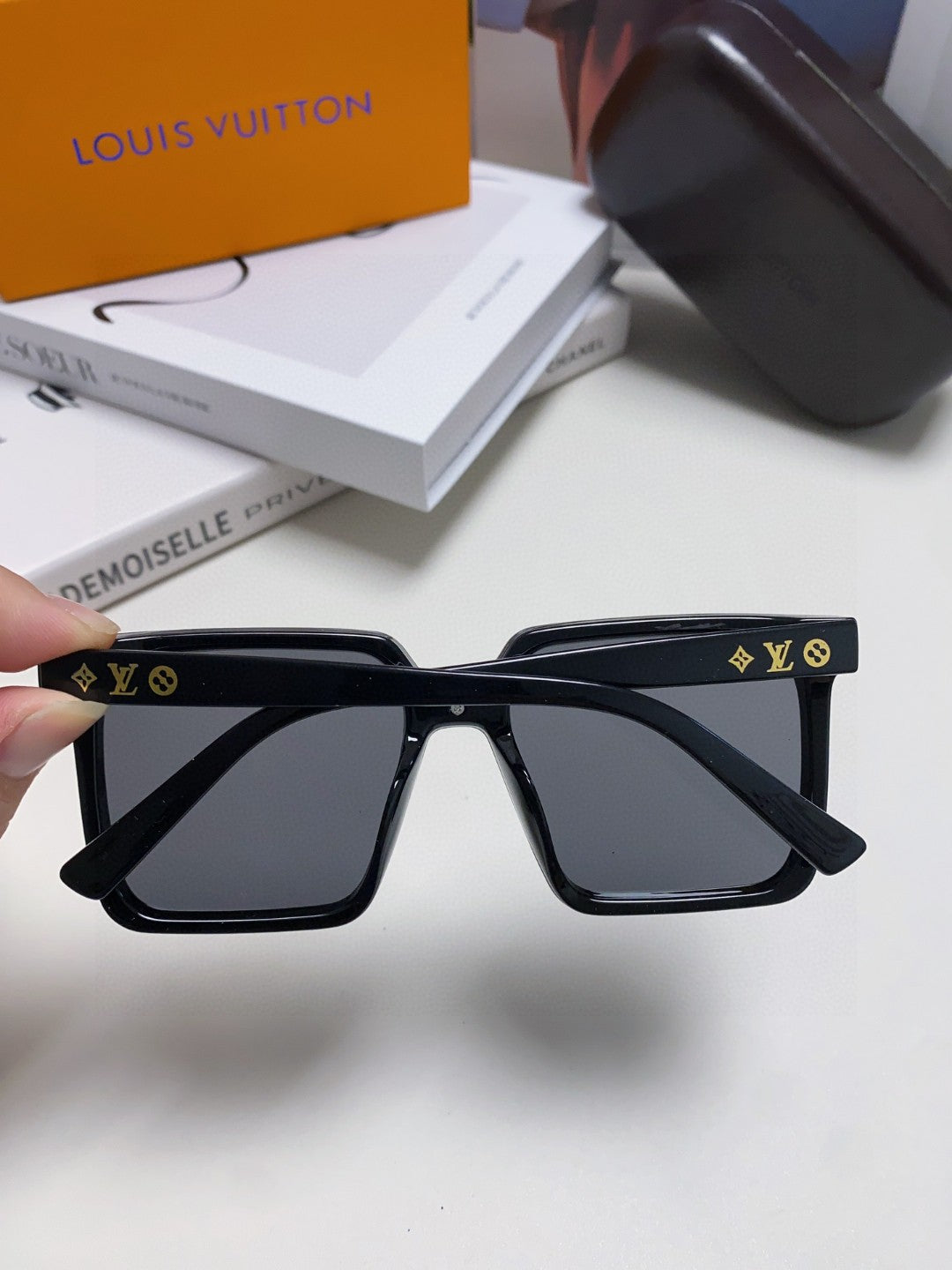 SQUARE SUNGLASS 581370 IN BLACK ACETATE