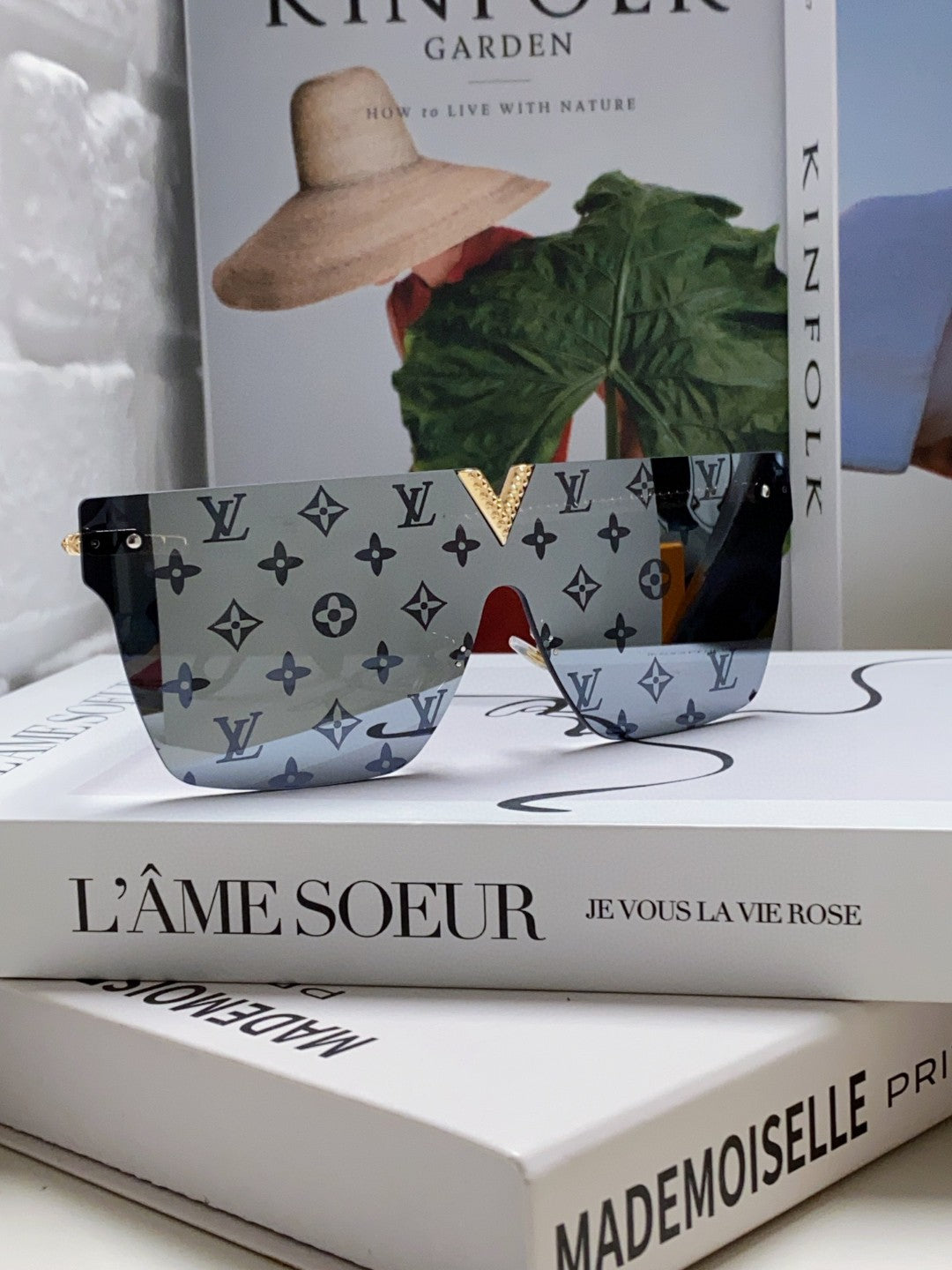 SQUARE SUNGLASS 581371 IN GOLD METAL MONOGRAM ON LENS