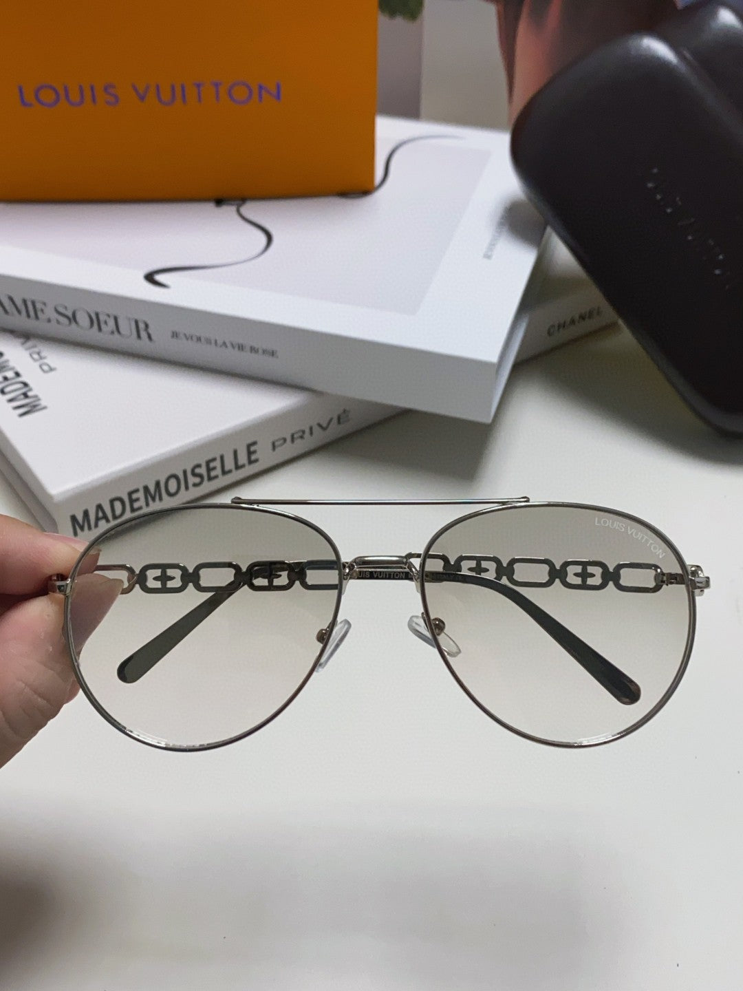 CHAIN PILOT SUNGLASS 581379 IN SILVER METAL LIGHT GREY SMOKE LENSES