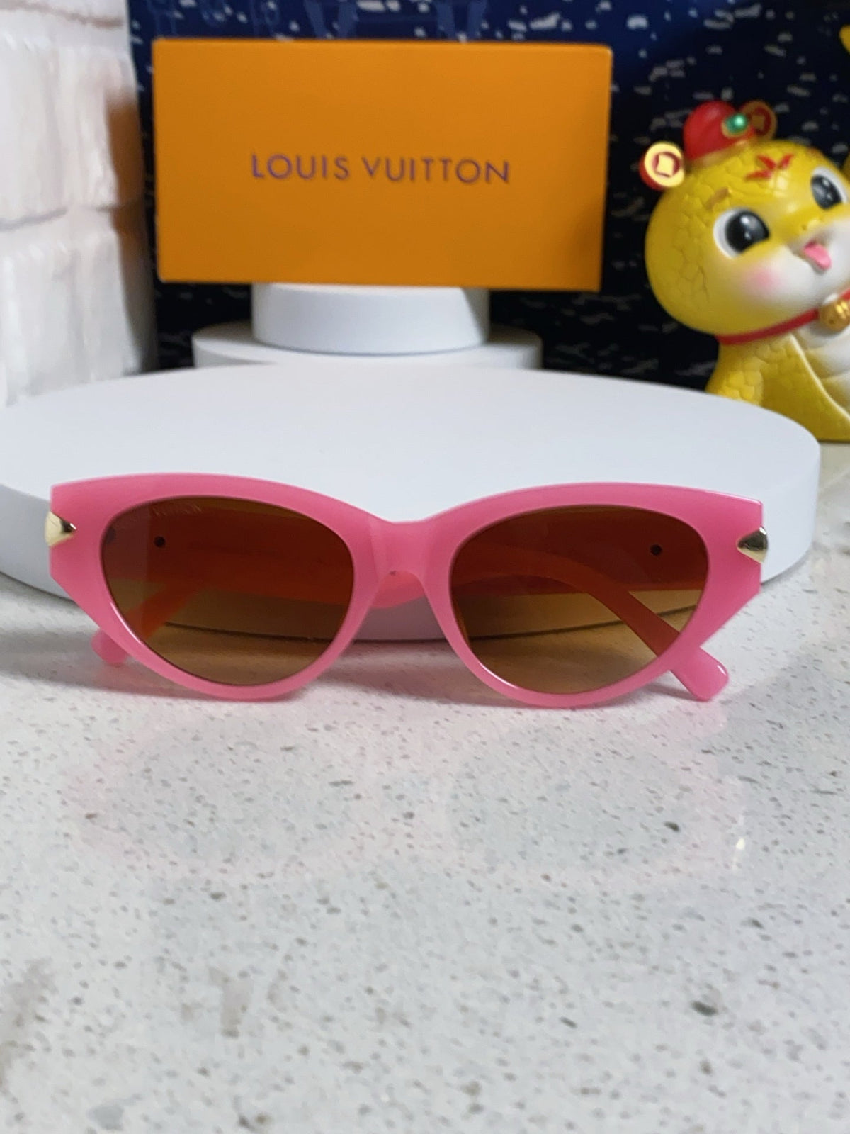 CAT EYE SUNGLASSES 576881 IN PINK AND GOLD ACETATE