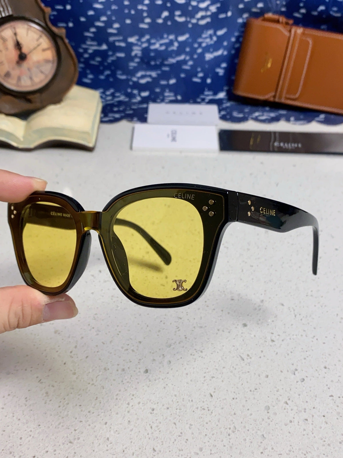 SQUARE SUNGLASS 575840 IN BLACK ACETATE GREEN LENSES