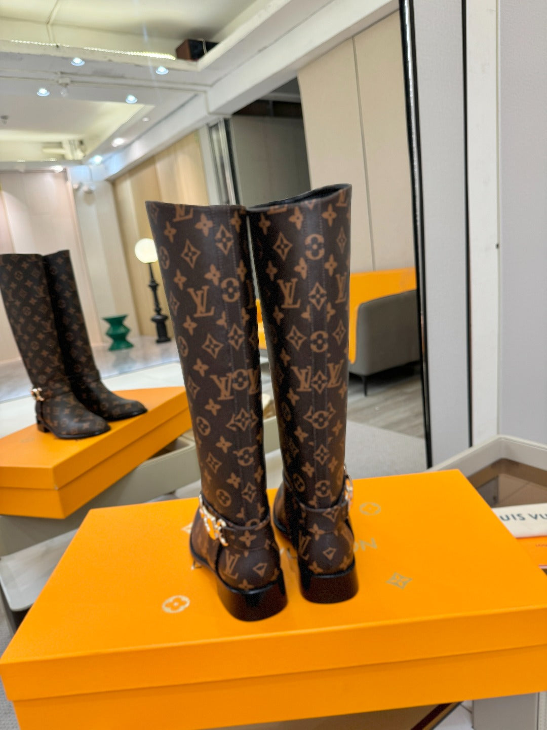 LV 25 Martin Boots 30 Monogram Brown Cowhide 573883