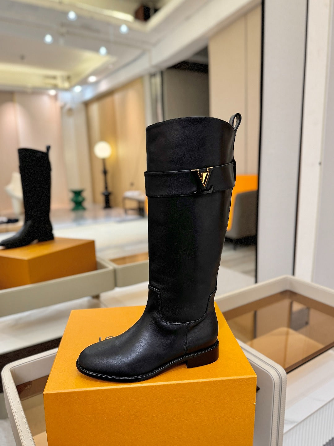 LV 25 Metal Buckle Riding Boots Black Sheepskin  573888