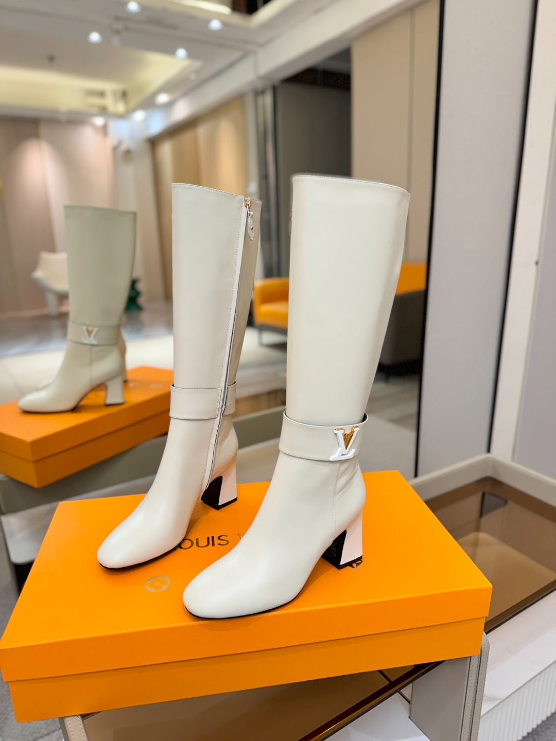 LV 25 Long Boots 75 White Sheepskin 573739