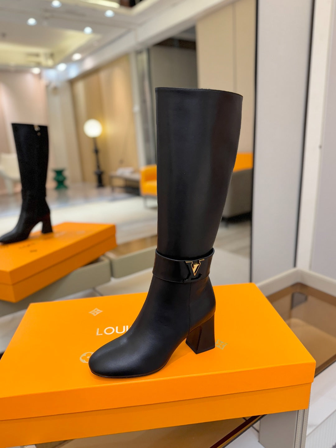 LV 25 Long Boots 75 Black Sheepskin 573740