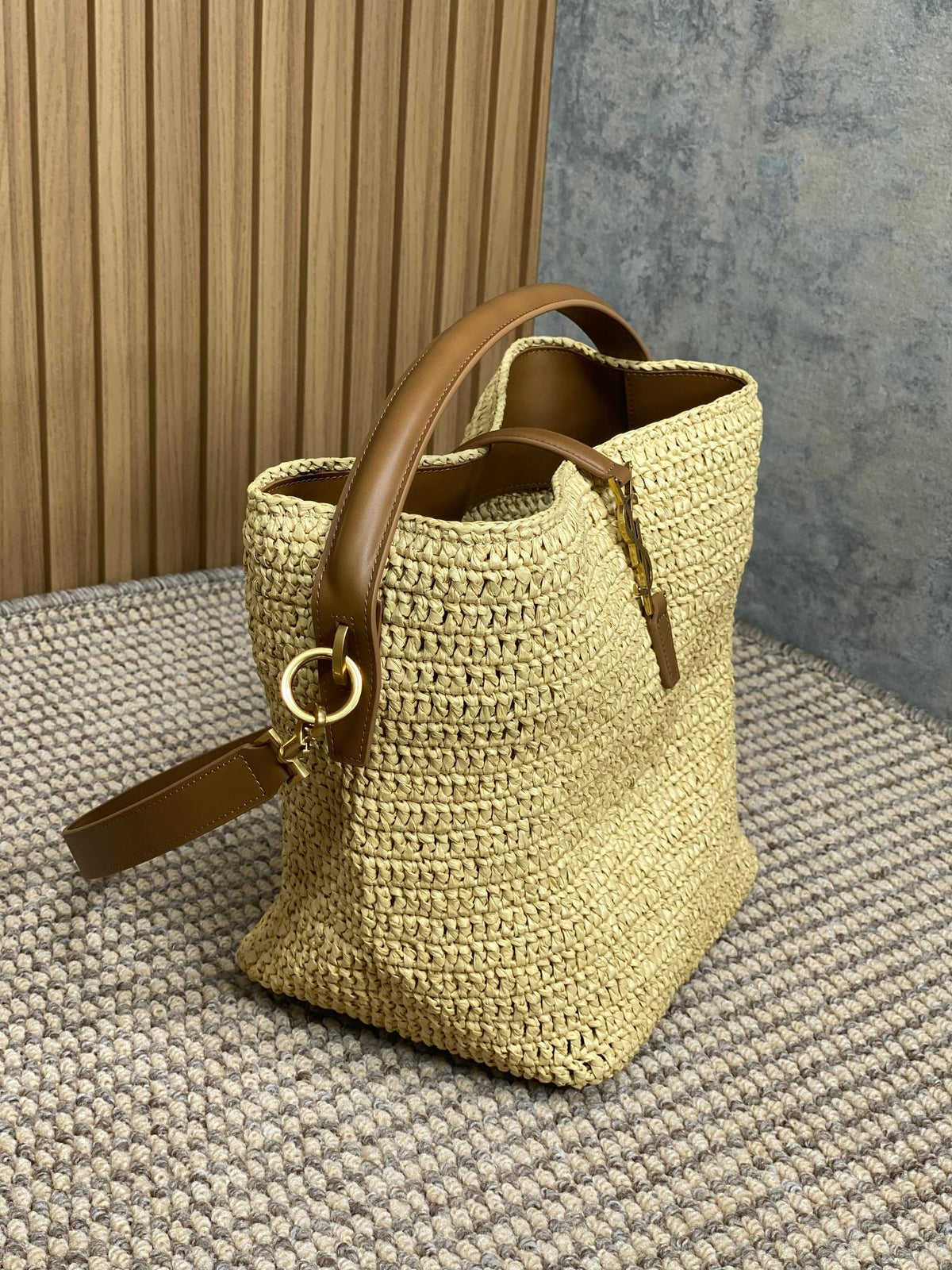 le 37 woven raffia 20cm brown calfskin