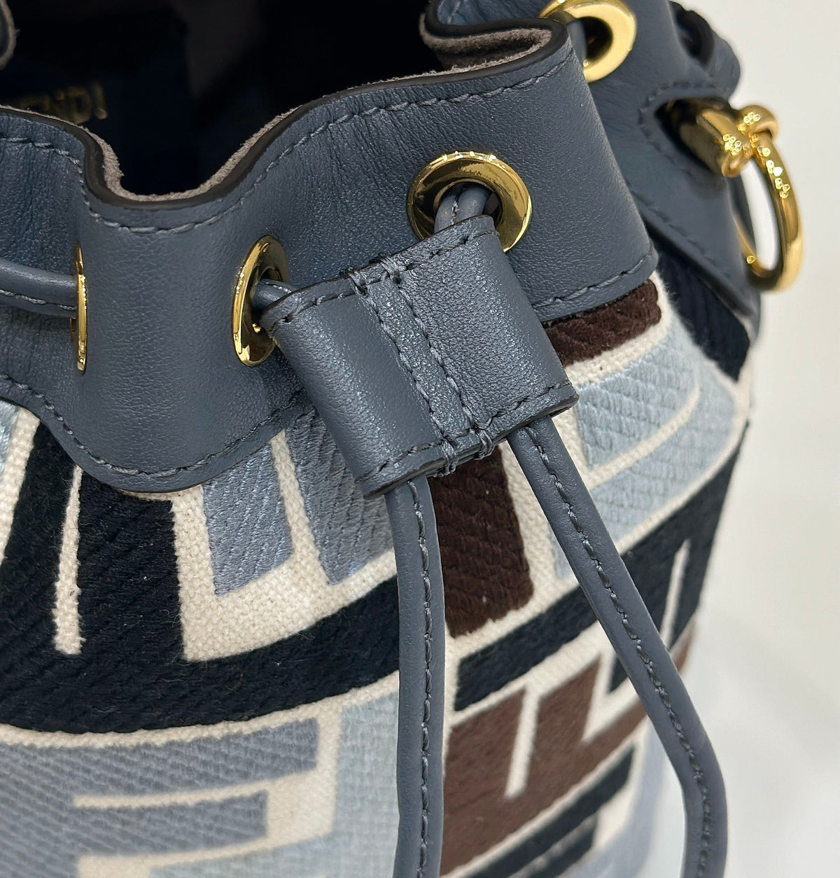 MON TRESOR 18 IN COLORFUL CANVAS WITH FF MOTIF EMBROIDERED