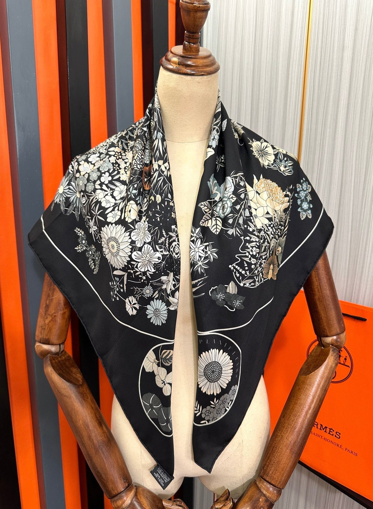 Planifleurs Scarf 90 CM Black Colorful Silk 404029