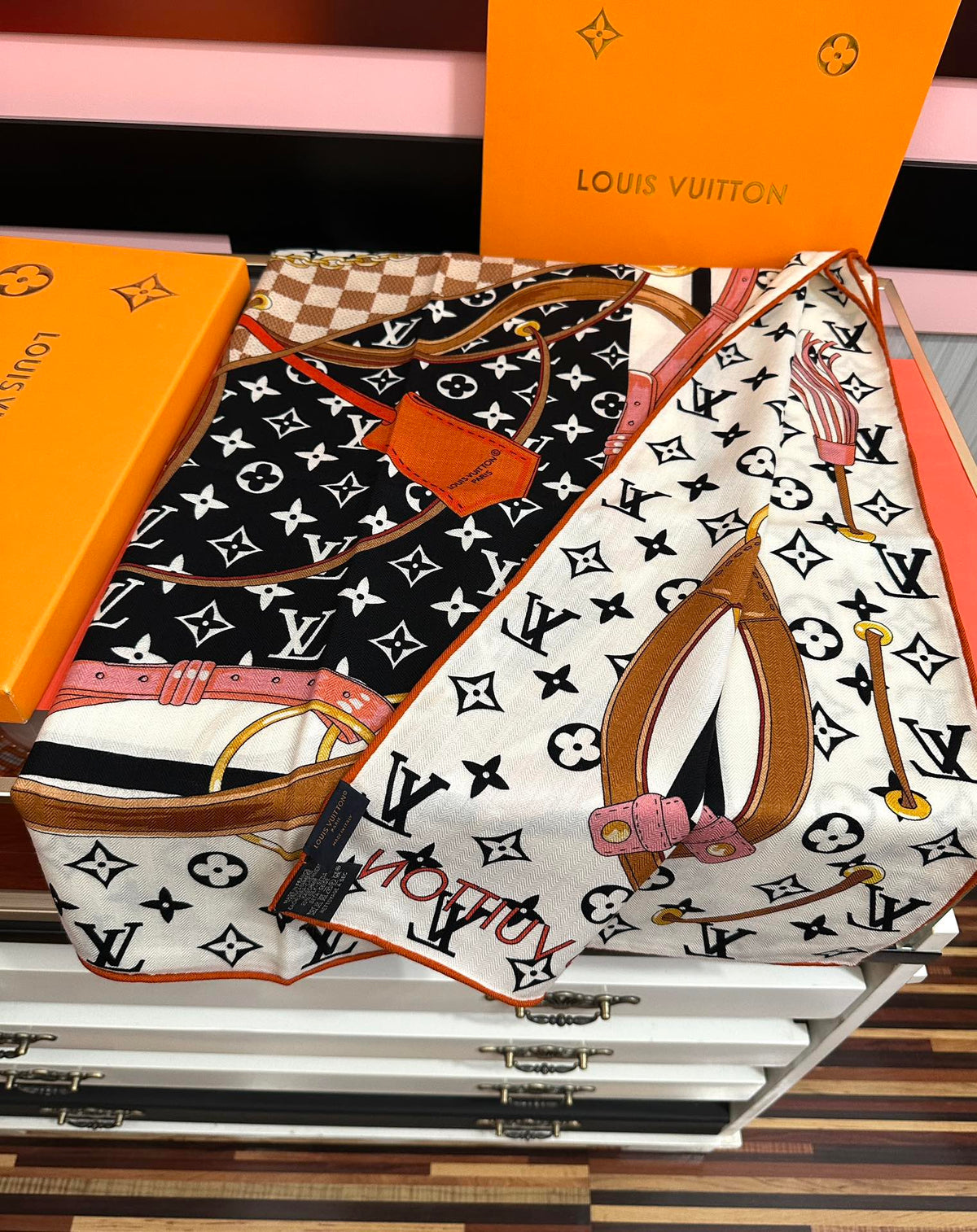 LV Scarf 140cm Black White Brown Silk Cashmere 968685