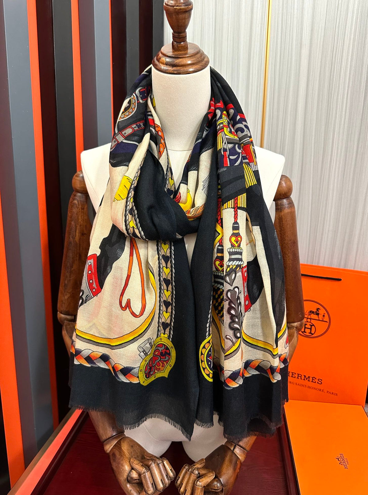 HM 25s Scarf 200cm Black Beige Cashmere 976423