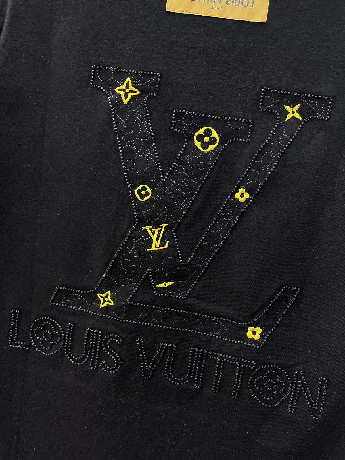 LV 2026 Men Short-sleeved T-shirt Black Yellow Cotton 303315
