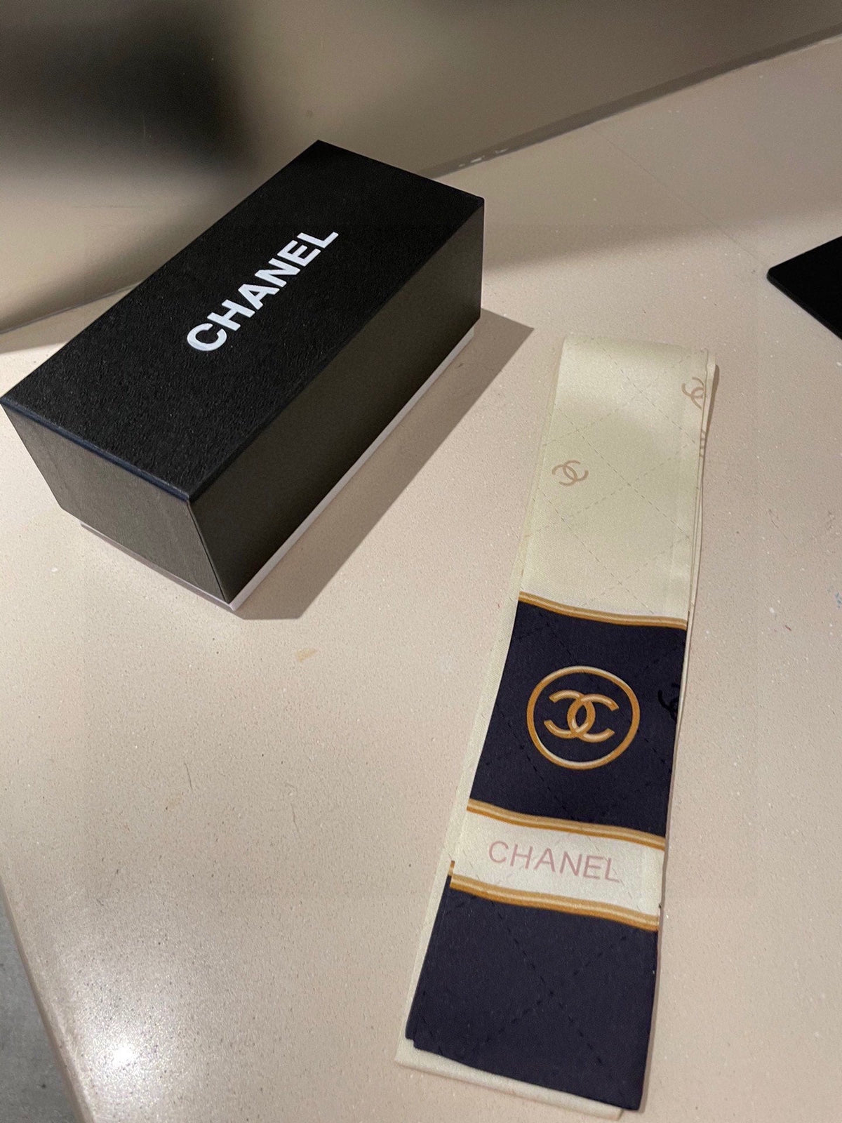 CC  Twilly Mini Scarf 120cm White Navy Blue Mulberry Silk 802158