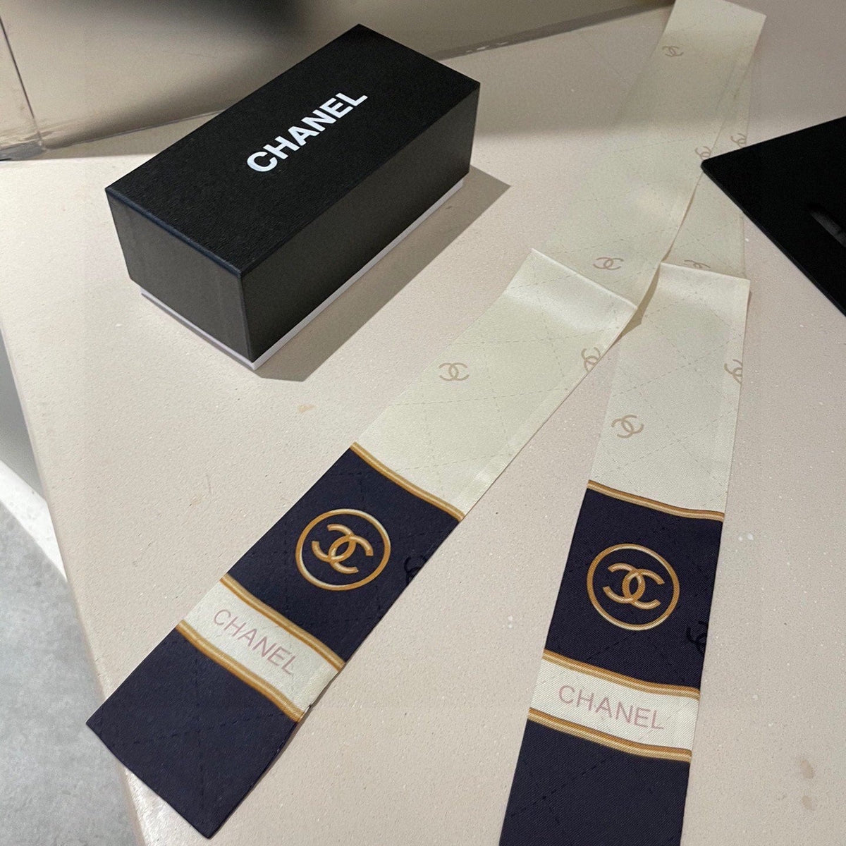 CC  Twilly Mini Scarf 120cm White Navy Blue Mulberry Silk 802158