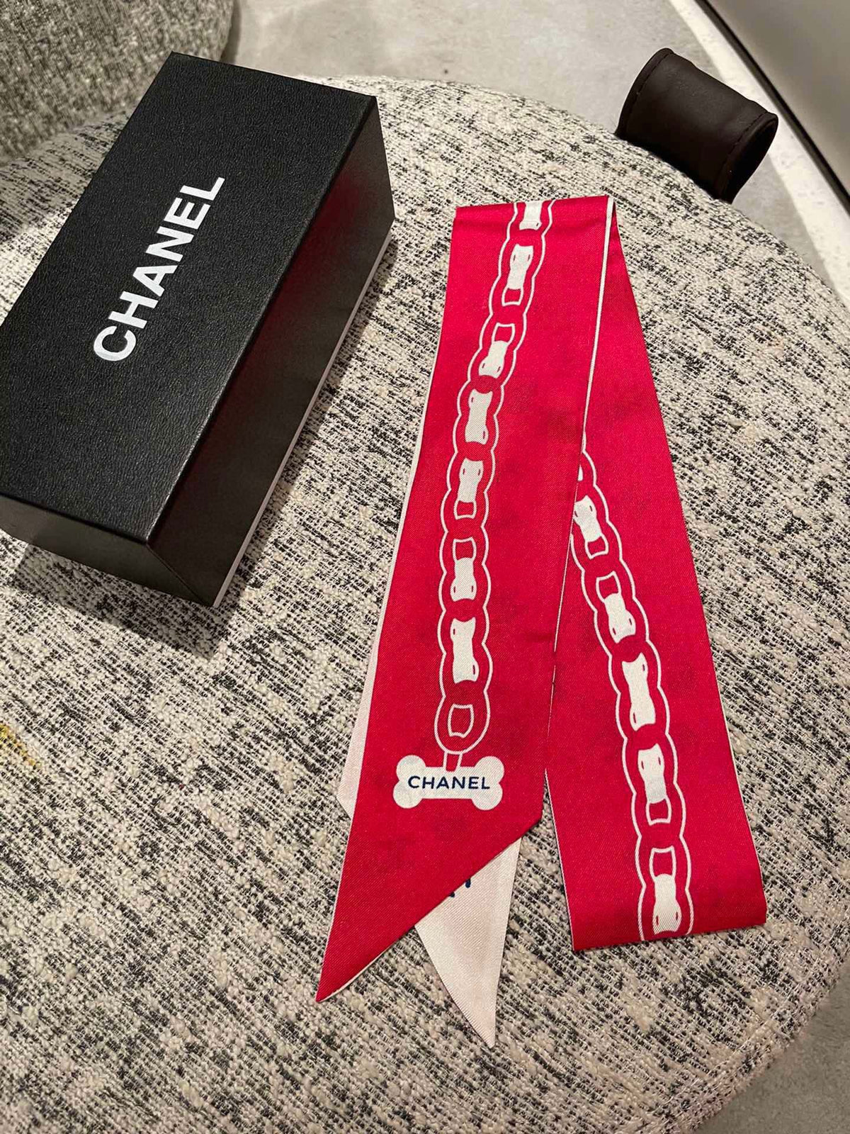 CC  Twilly Mini Scarf 120cm Red White Mulberry Silk 798813