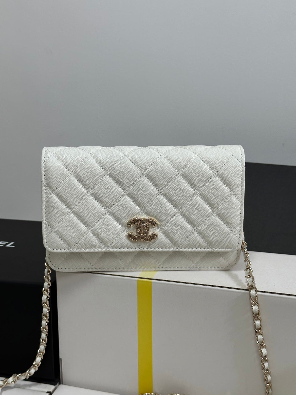CC 25P Wallet On Chain 19cm White Cowhide Heart Rhinestone 243592