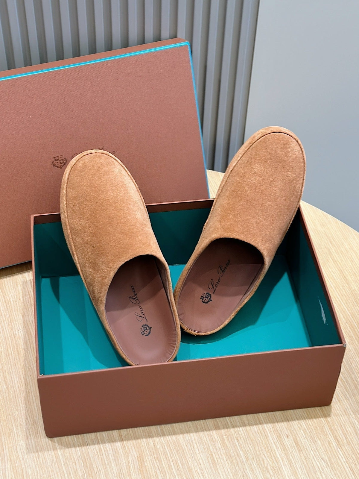 LP TOMORI SABOT MULES RUSSET SUEDE